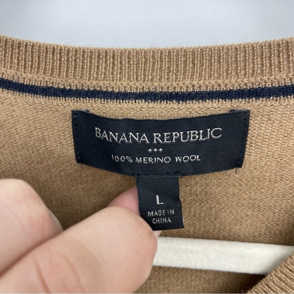 BANANA REPUBLIC Sweater Mens Large Tan Merino Wool V Neck Classic Pullover - Picture 2 of 9